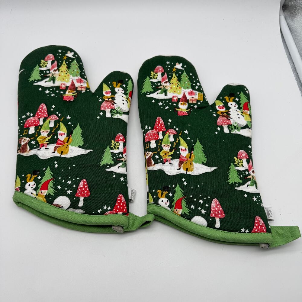 Danica Jubilee Christmas Oven Mitts Pair Gnomes Snowman Holiday Kitchen Decor